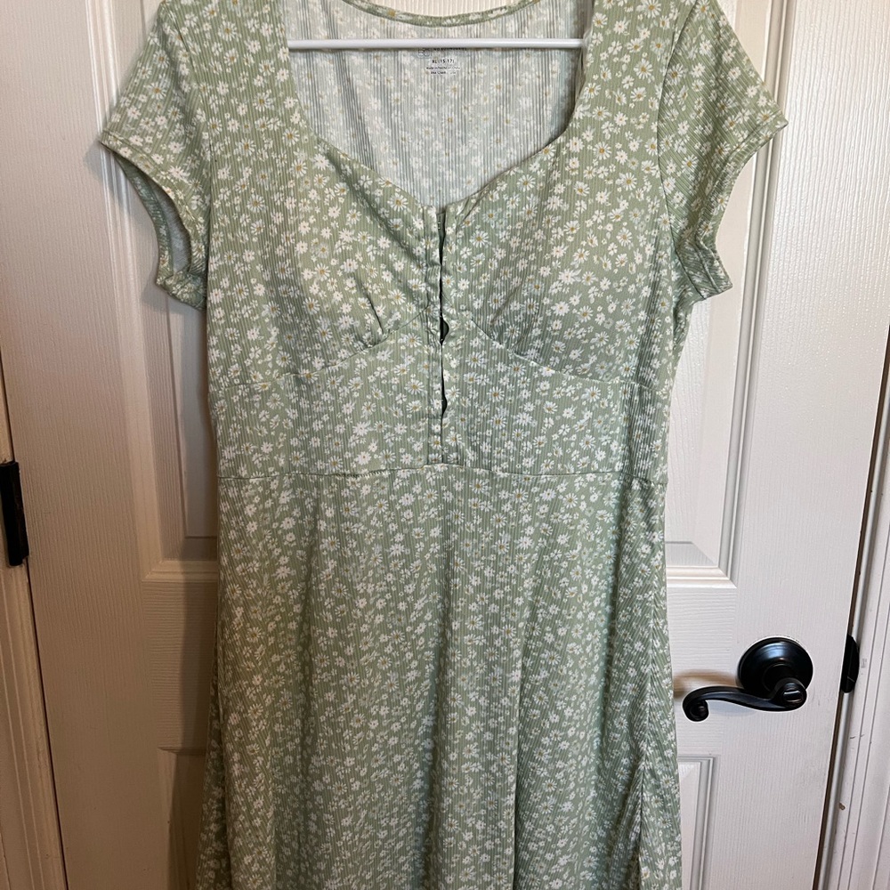 No Boundaries Sage Floral Top